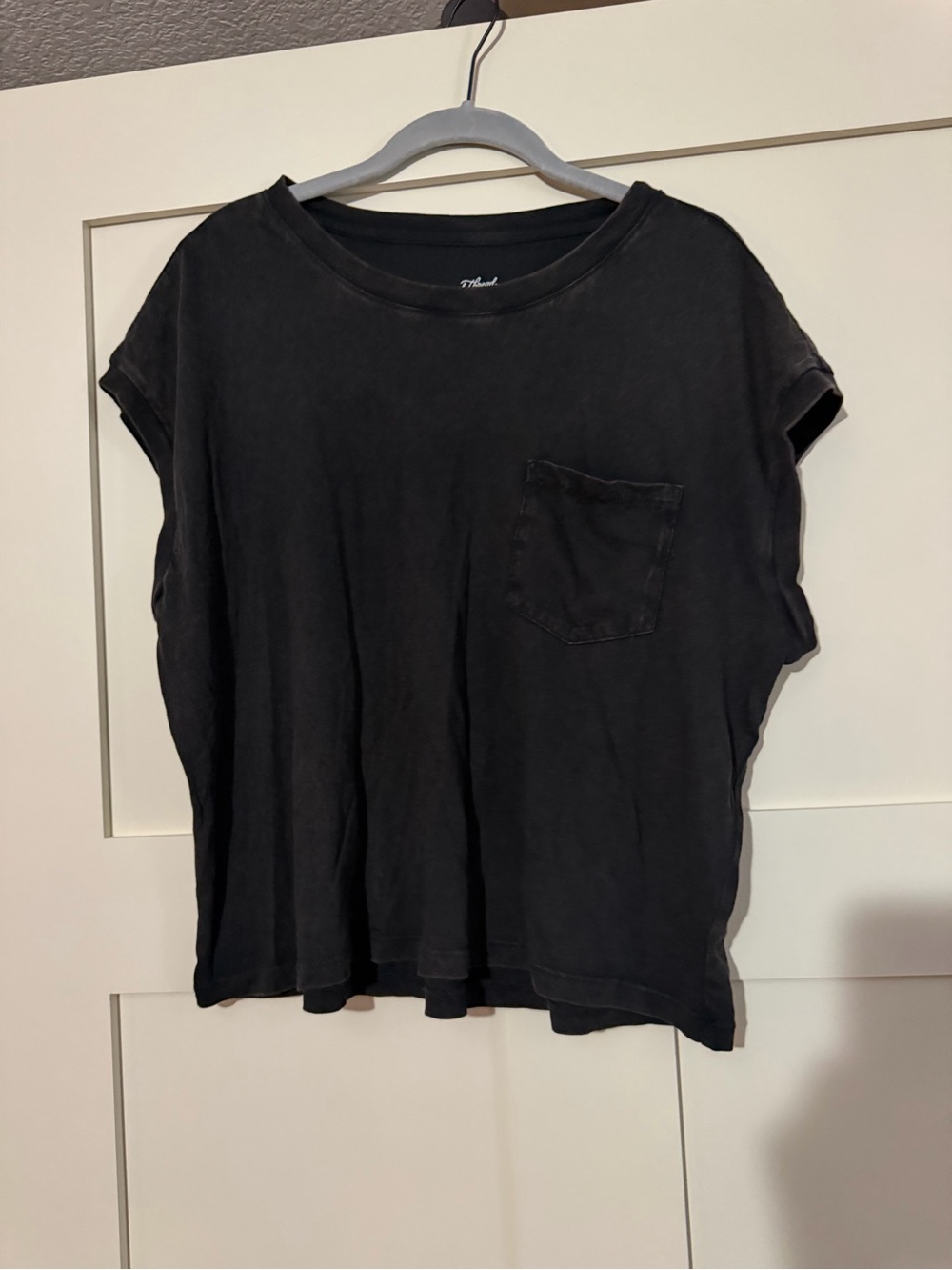 Universal Thread Black Short-Sleeve Pocket Tee